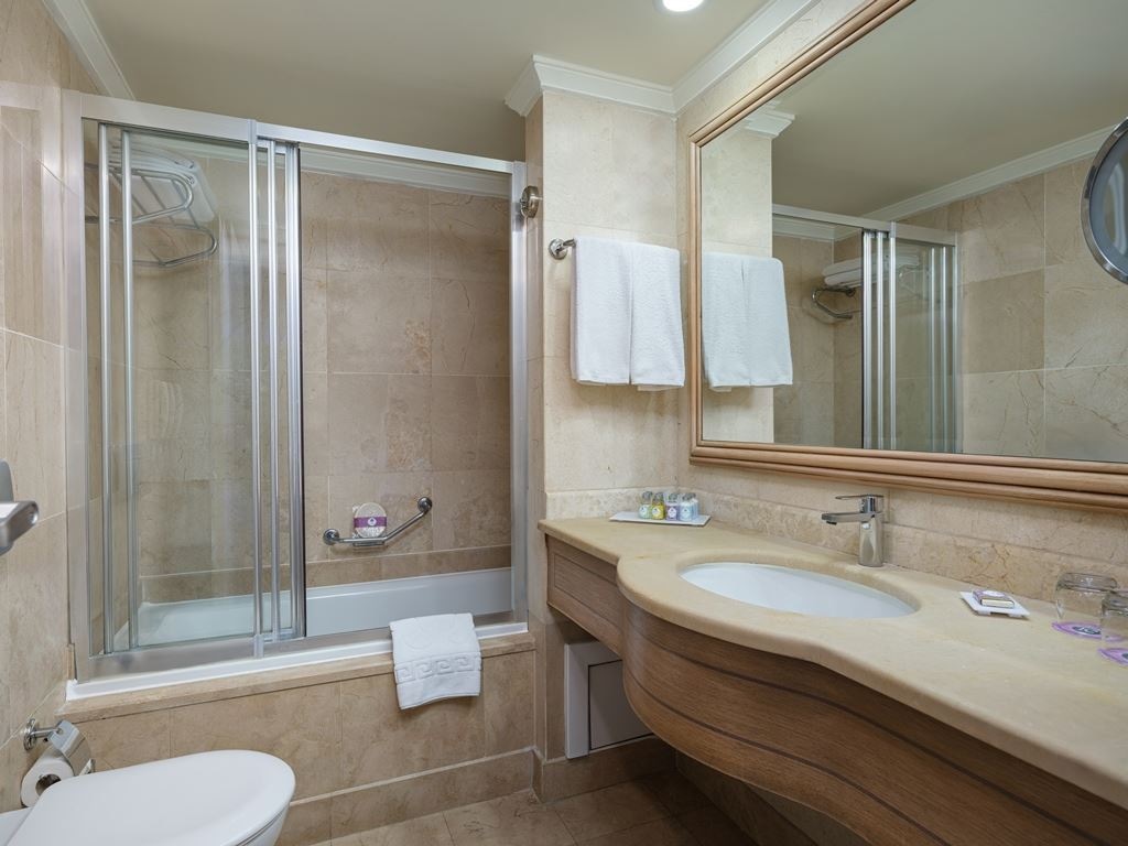 rooms-lake-villa