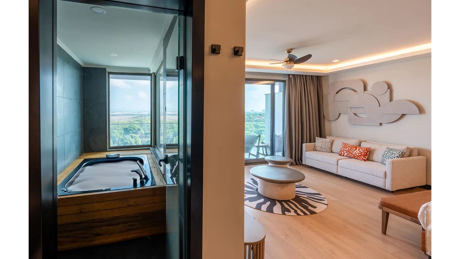 rooms-superior-jacuzzi-forest-view