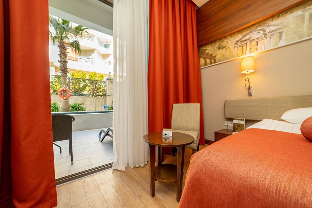 rooms-elite-land-view