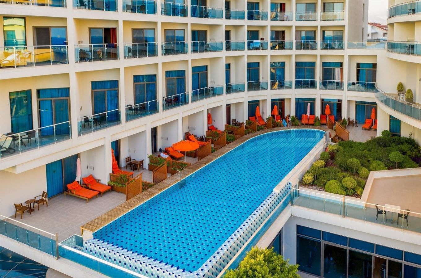 rooms-elite-pool