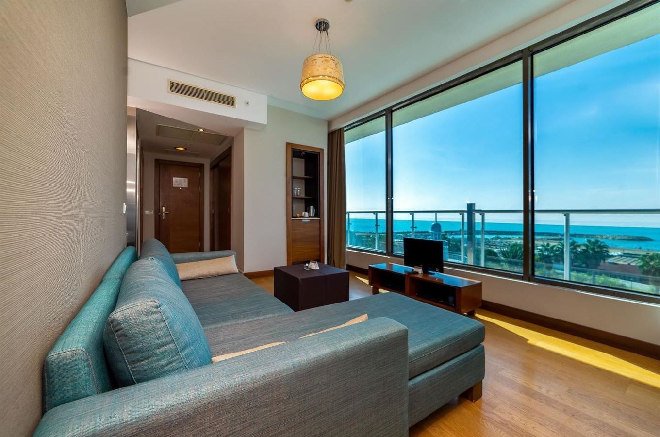 rooms-deluxe-suite