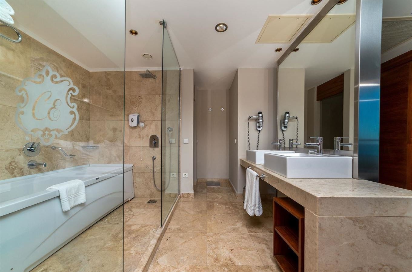 rooms-deluxe-suite