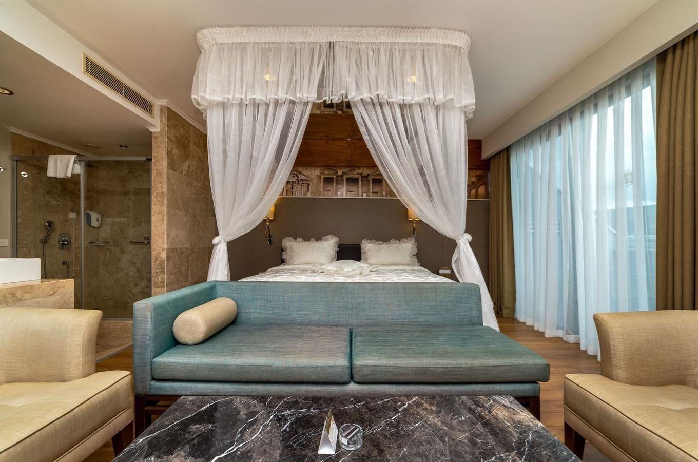 rooms-romance-suite