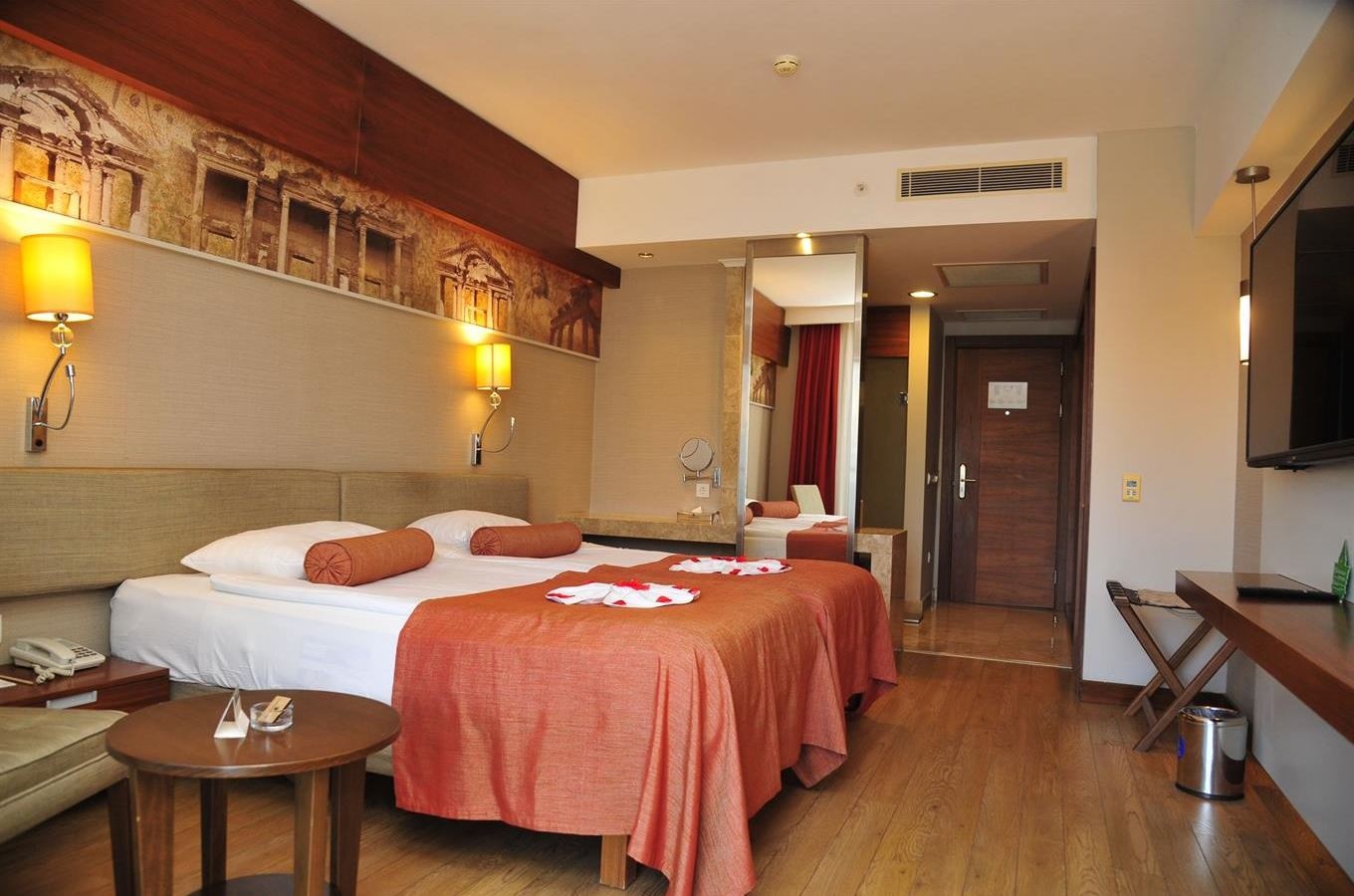 rooms-elite-land-view