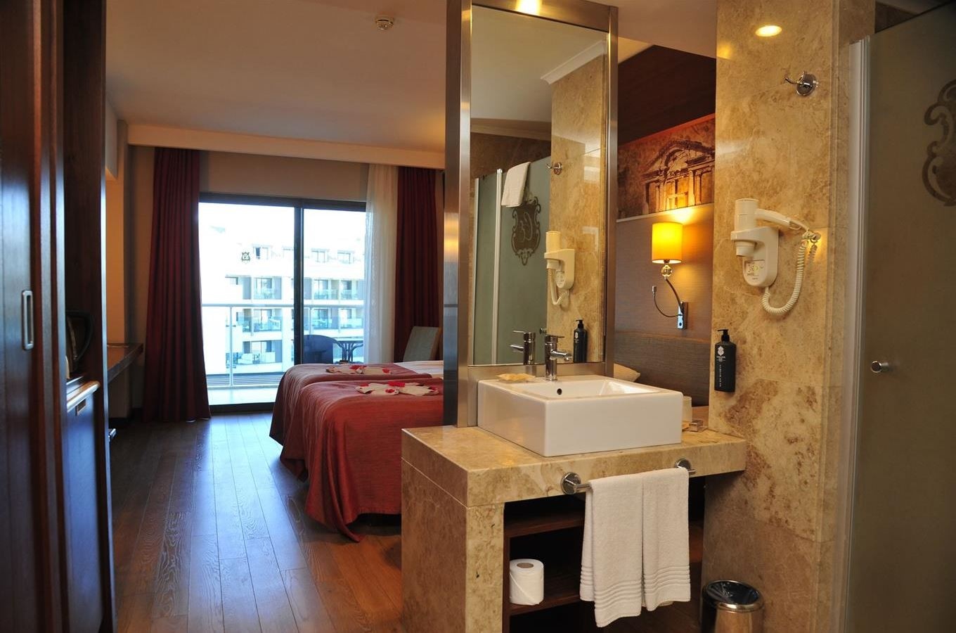rooms-elite-land-view
