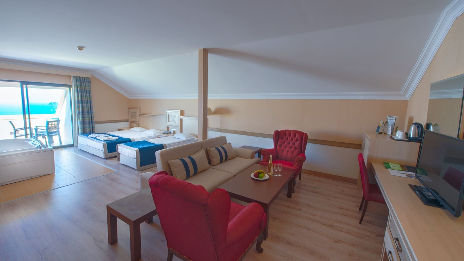 rooms-deluxe-suite