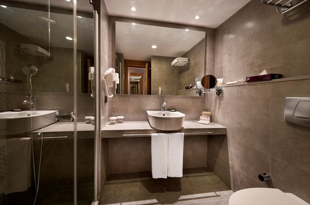 rooms-superior-room-land-view
