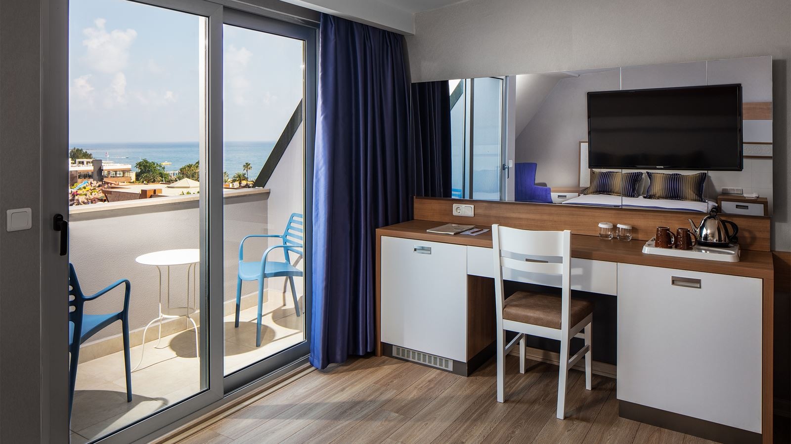 rooms-deluxe-room