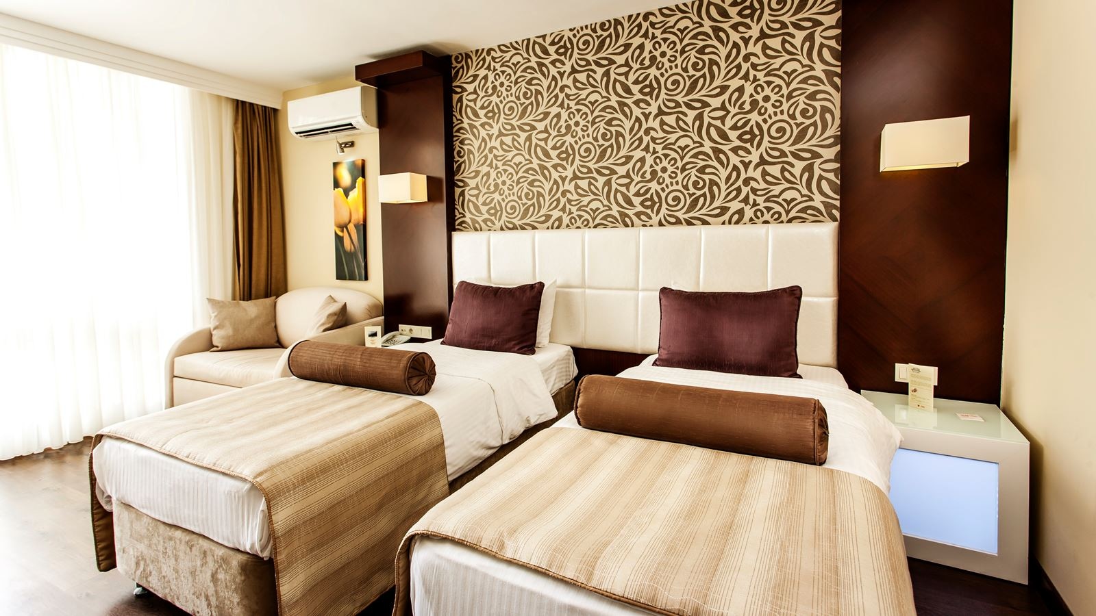 rooms-deluxe-room-sea-view