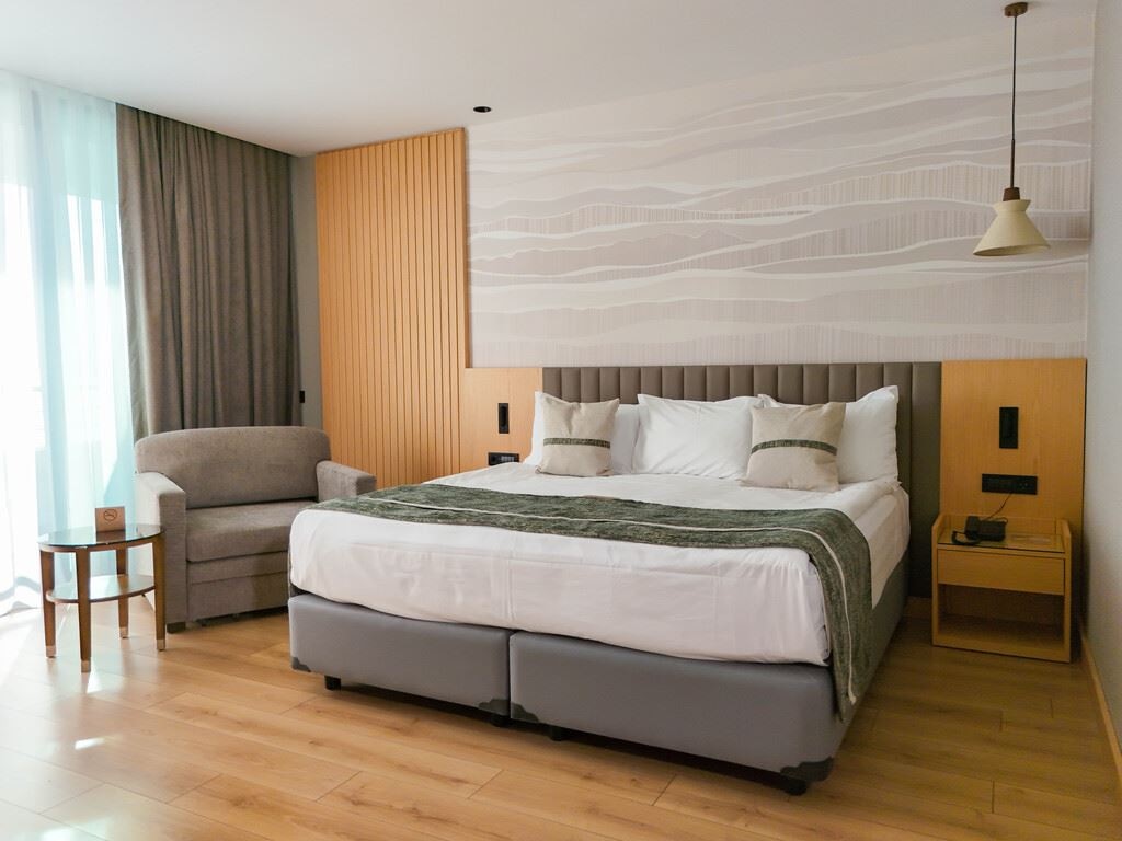 rooms-executive-room-seaview-balcony