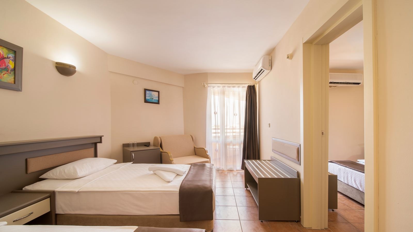 rooms-family-room