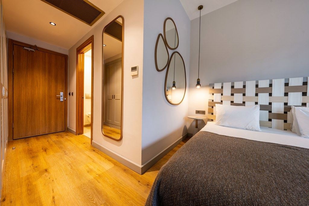 rooms-swim-up-room