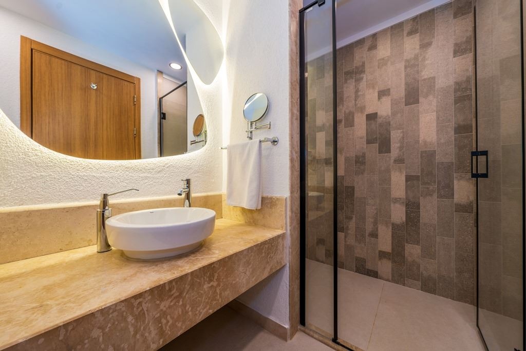 rooms-swim-up-room
