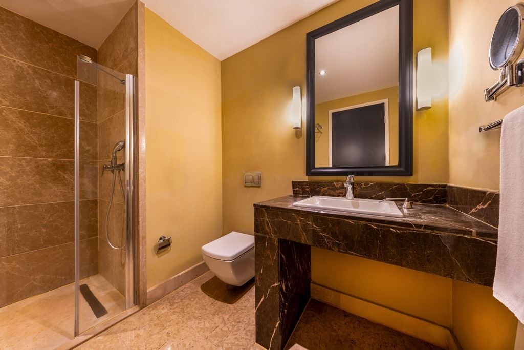 rooms-swim-up-room