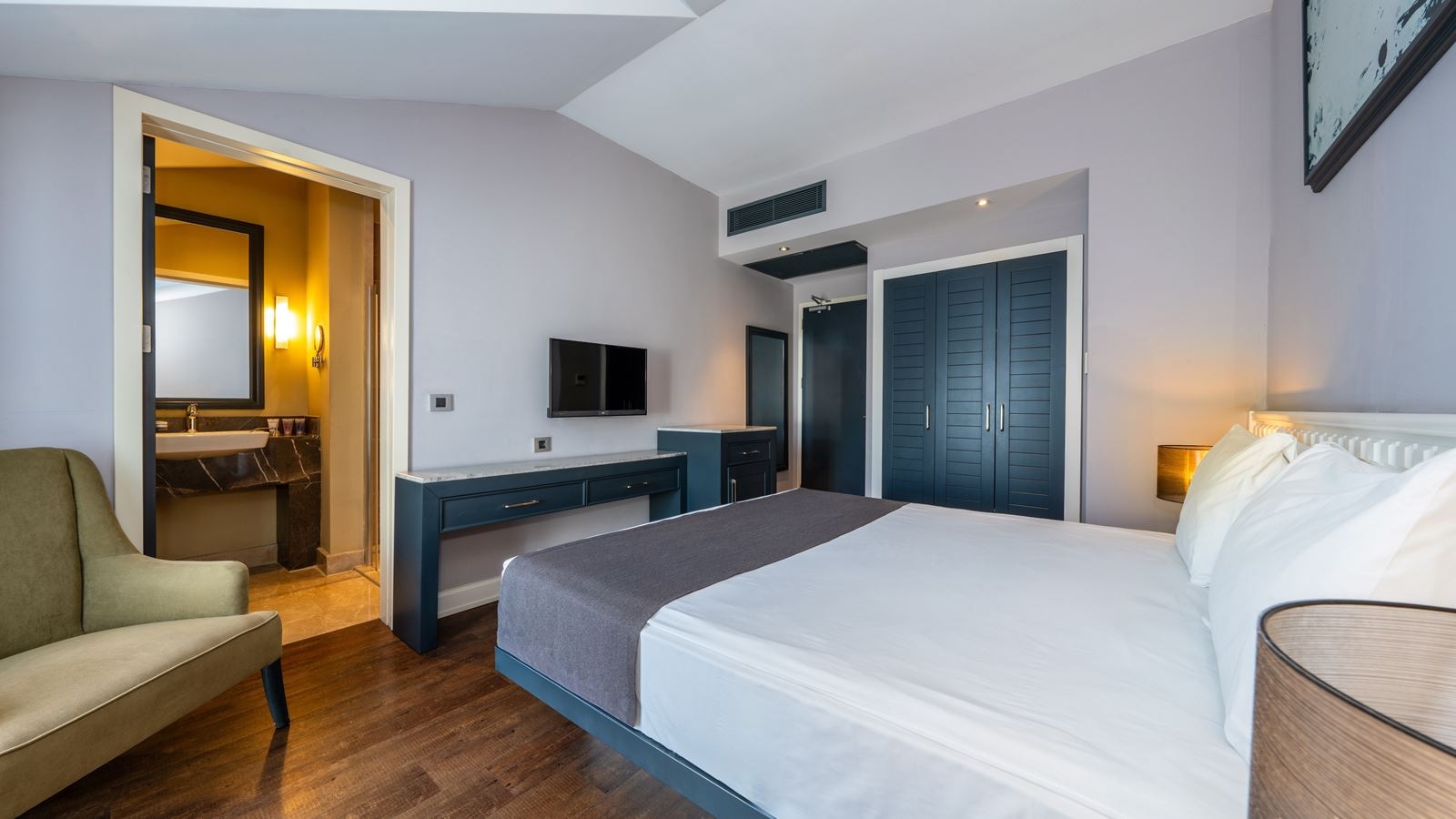 rooms-attic-room