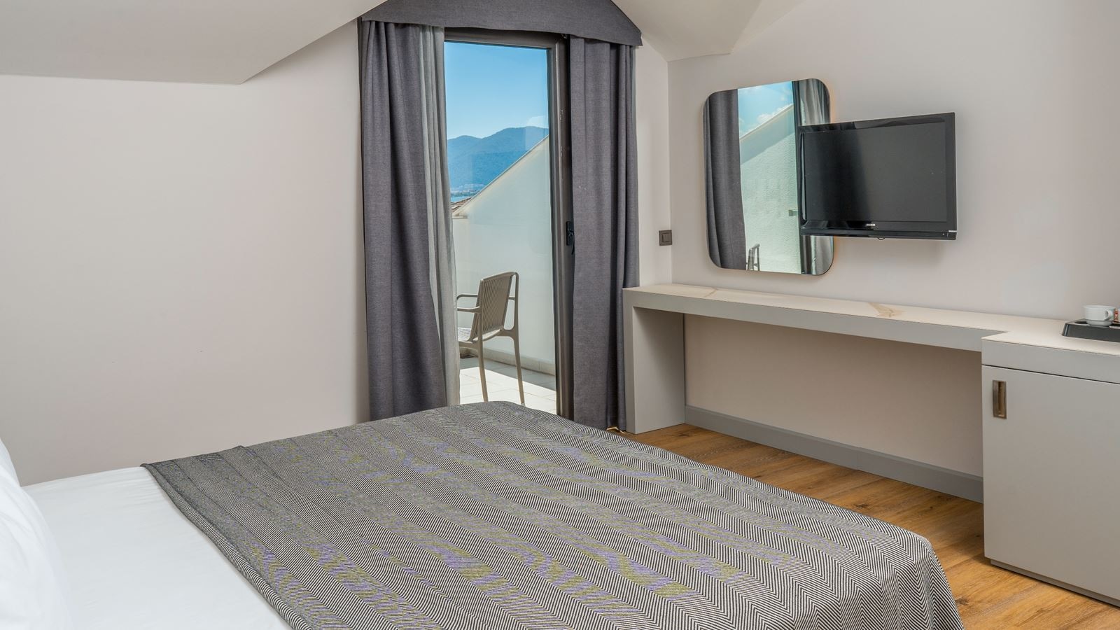 rooms-attic-room
