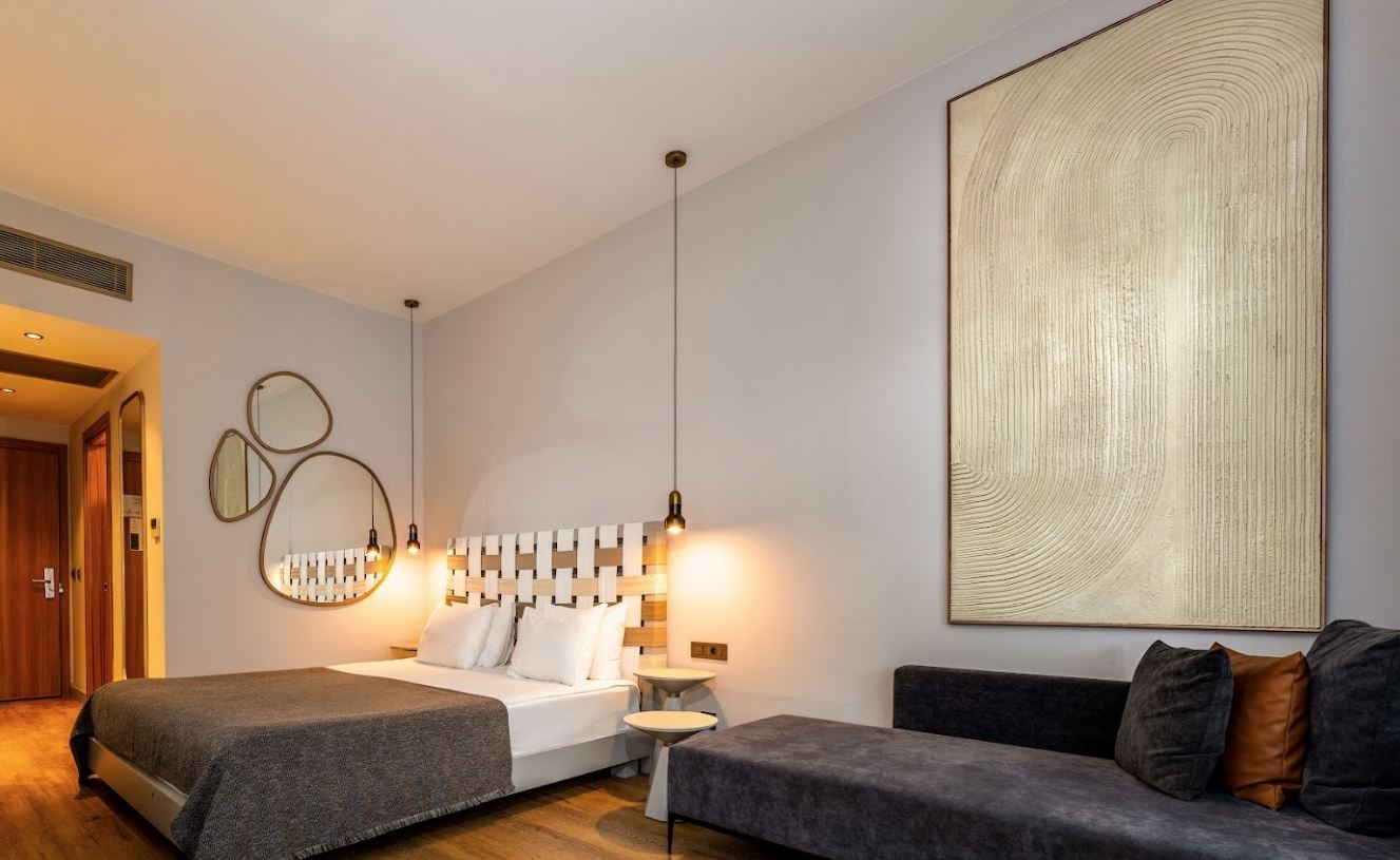 rooms-standart-pool-view-room