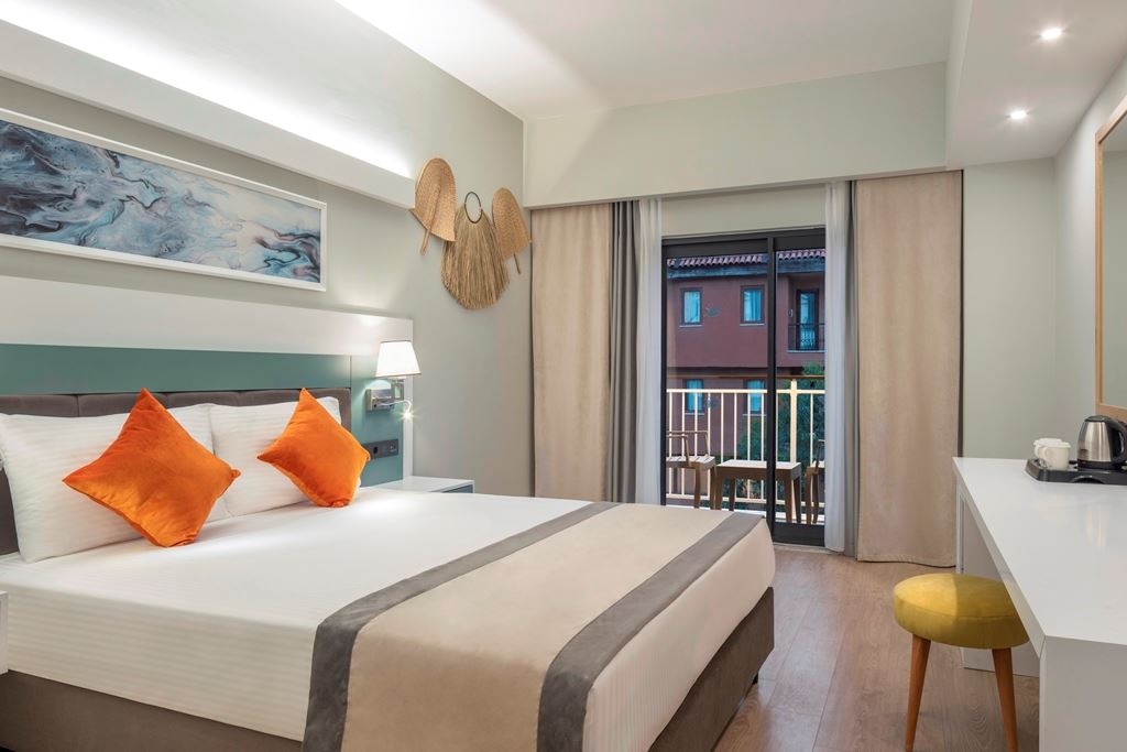 rooms-standard-room-land-view-with-balcony