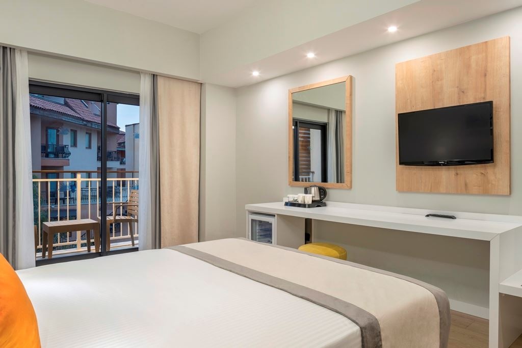 rooms-standard-room-land-view-with-balcony