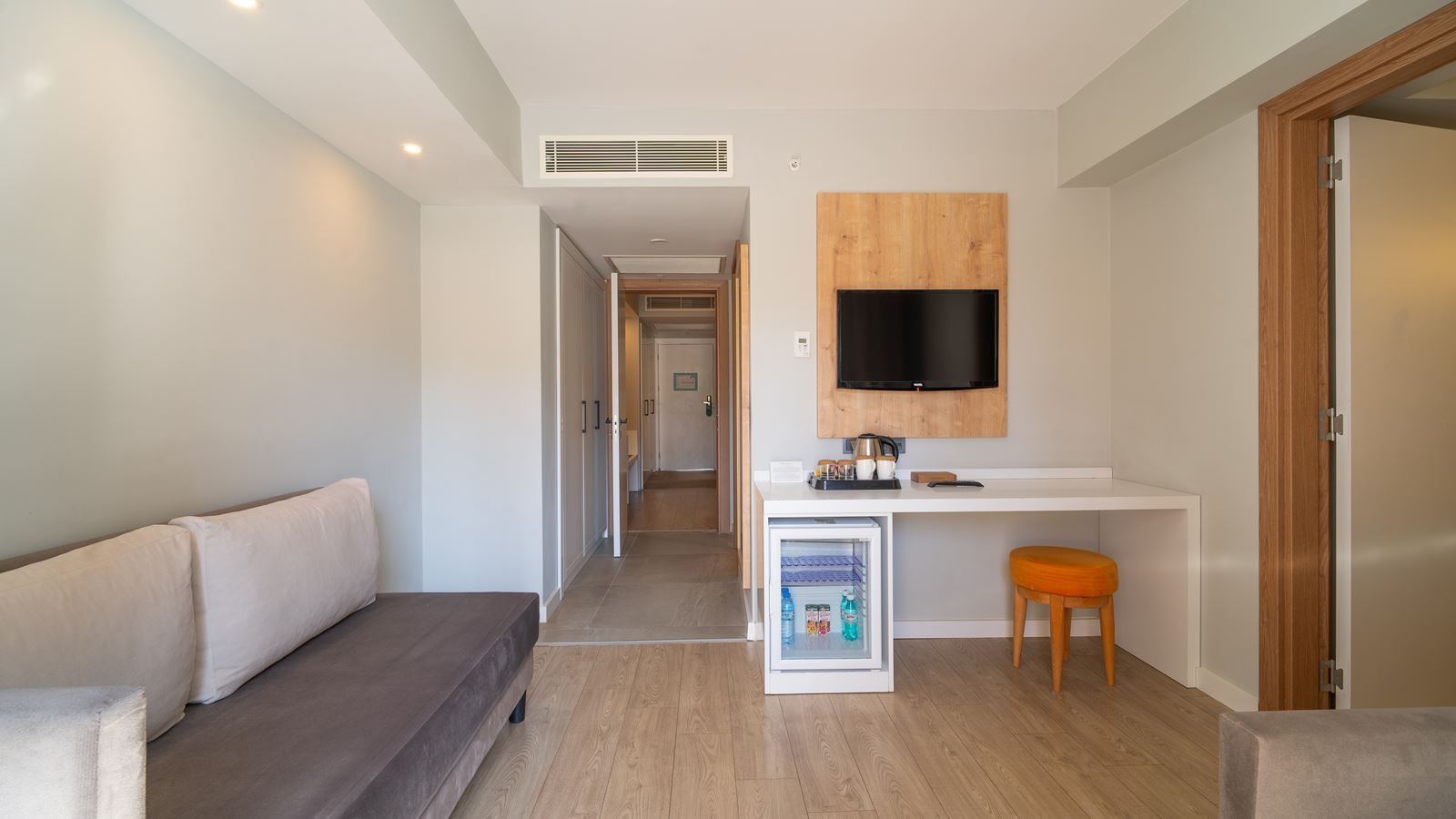 rooms-family-room-c-2-bathroom