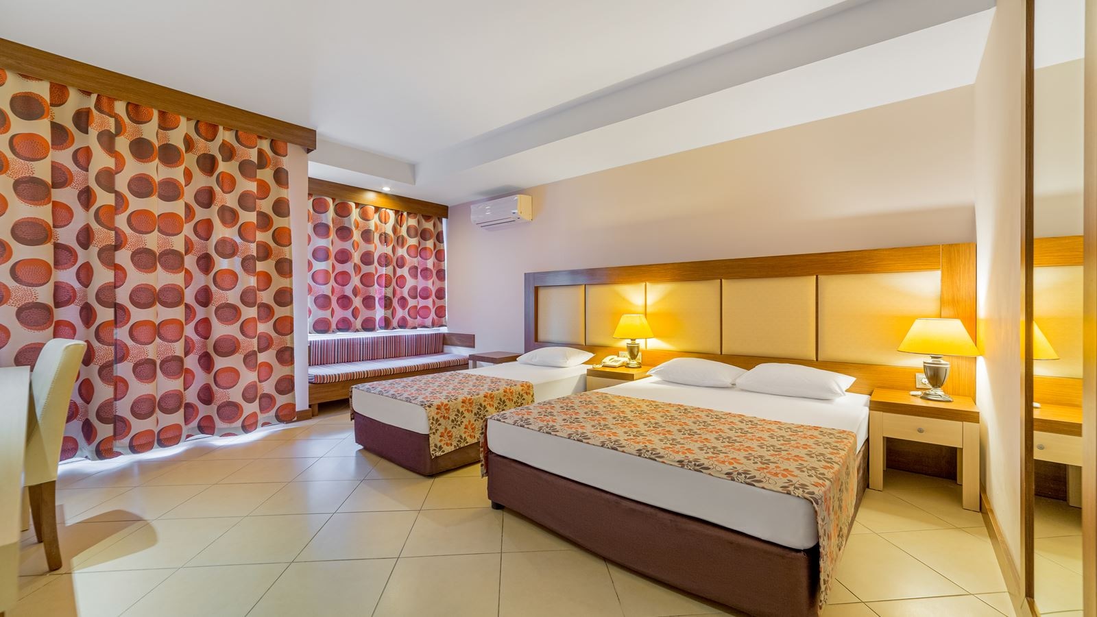 rooms-superior-room