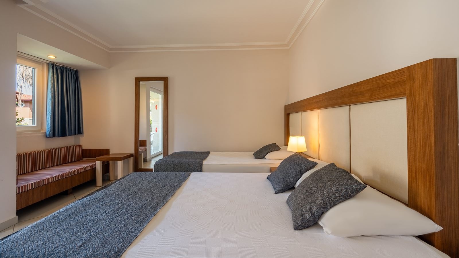 rooms-superior-room