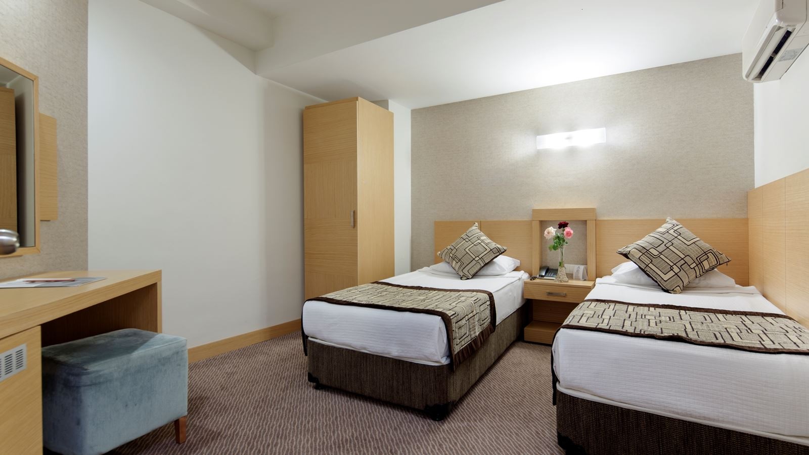 rooms-family-room