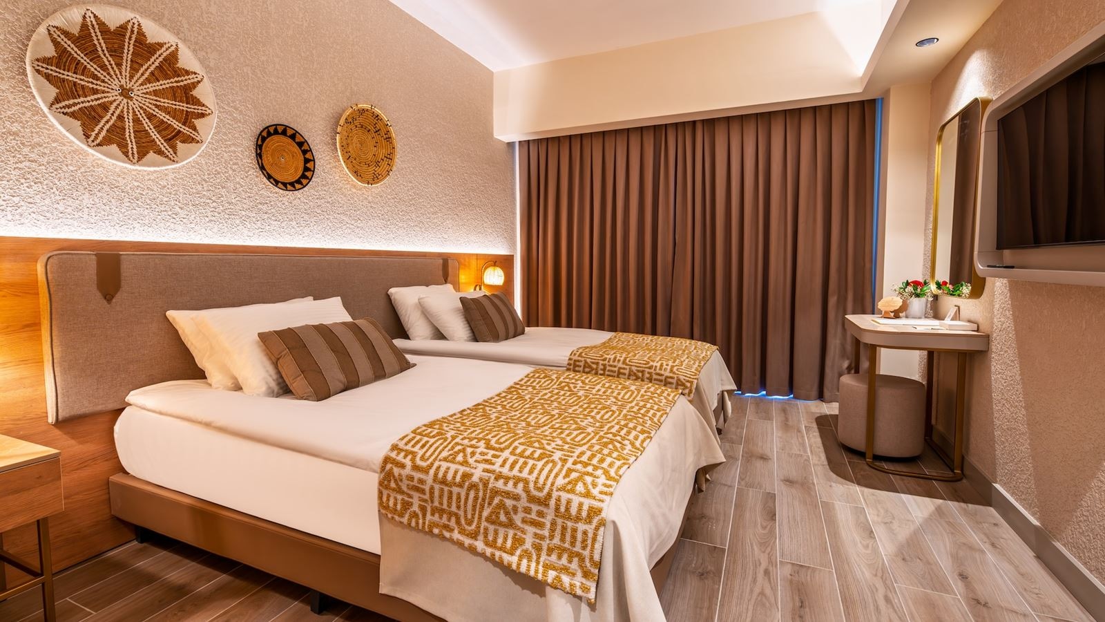 rooms-deluxe-room-land-view