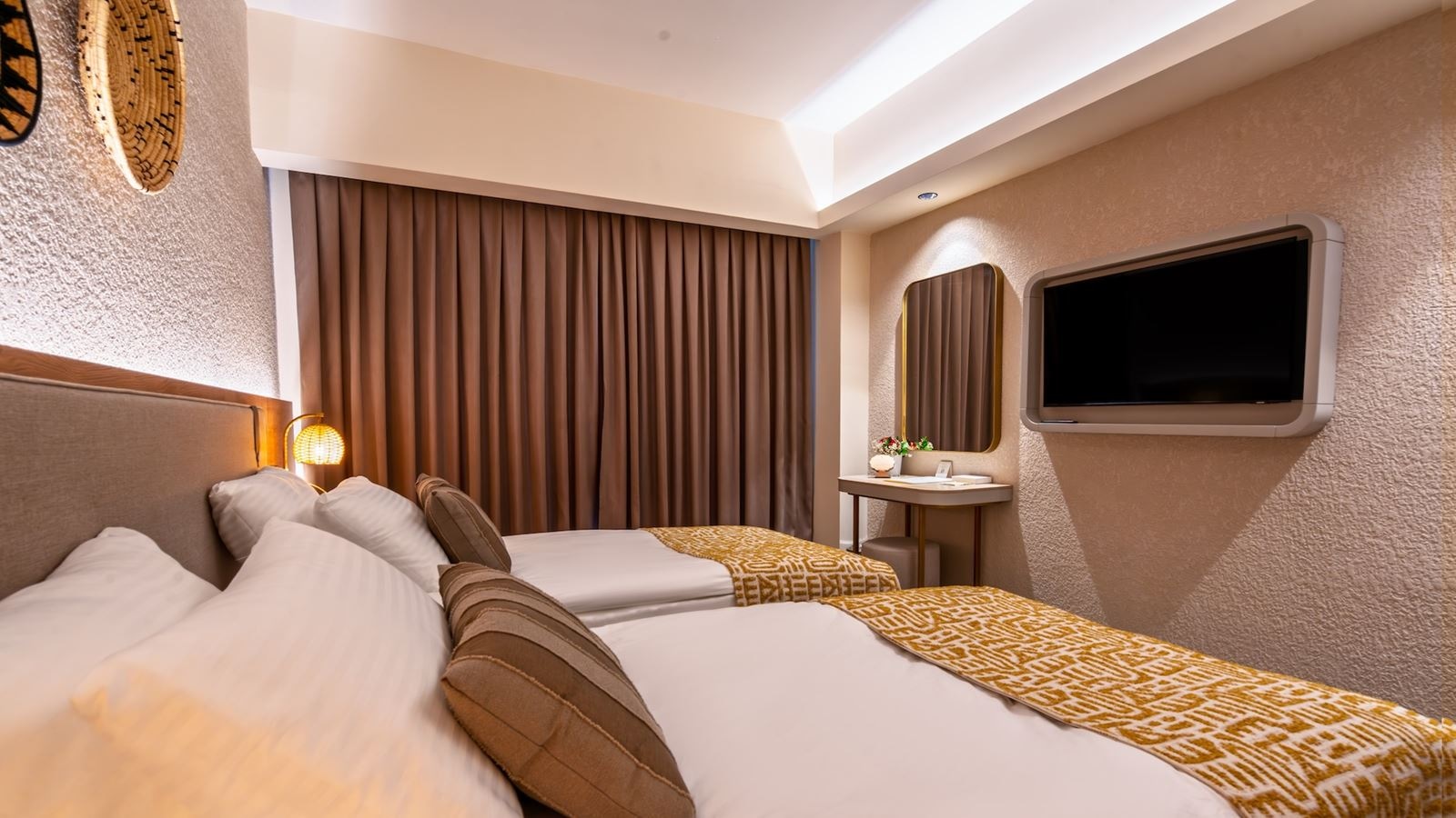 rooms-deluxe-room-land-view