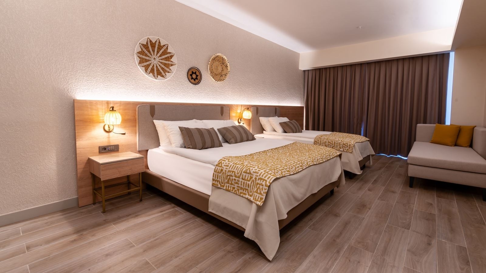 rooms-deluxe-suite-room