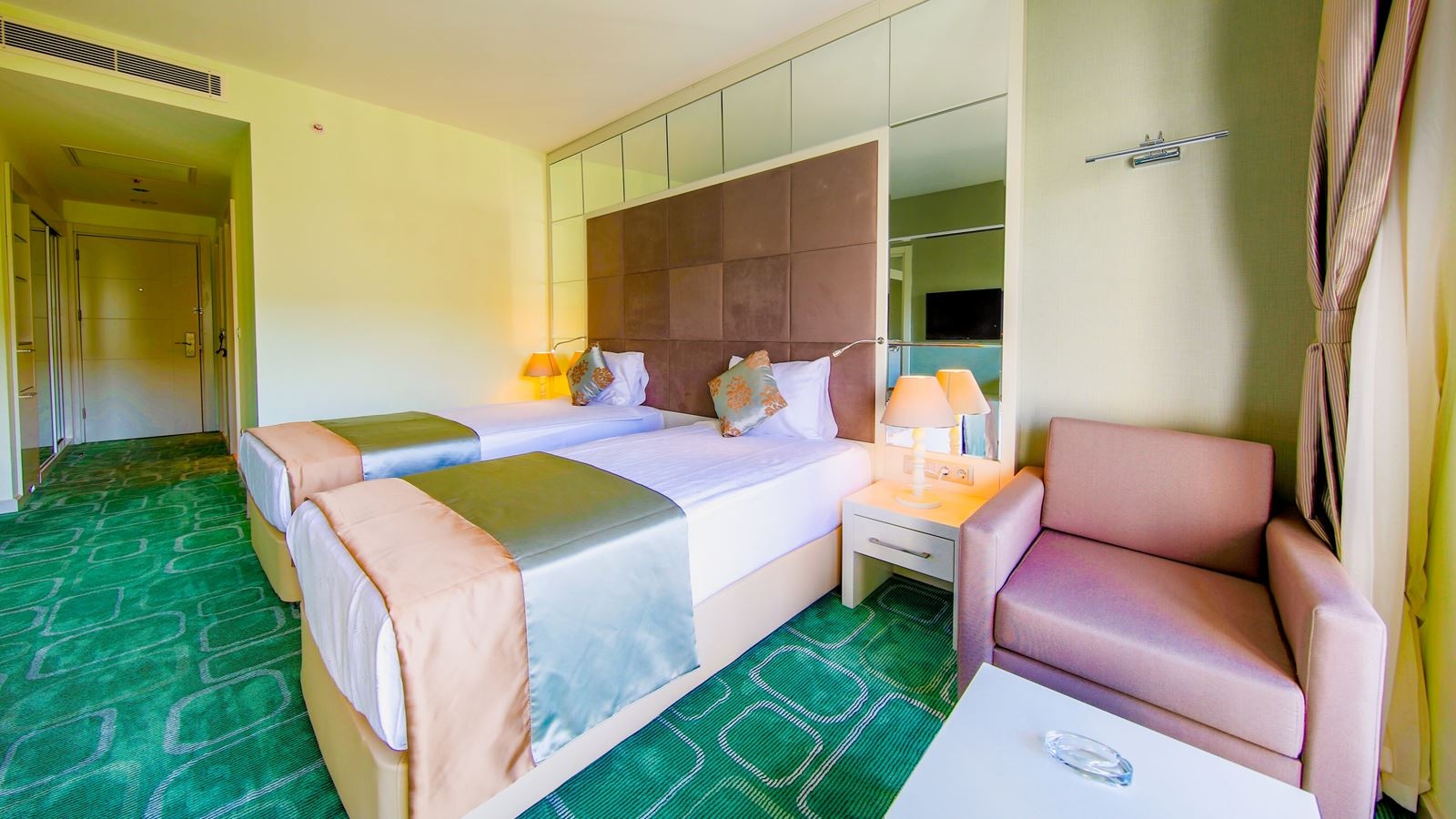 rooms-resort-family