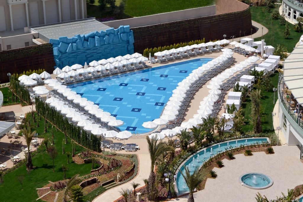 pools-outdoor-pool