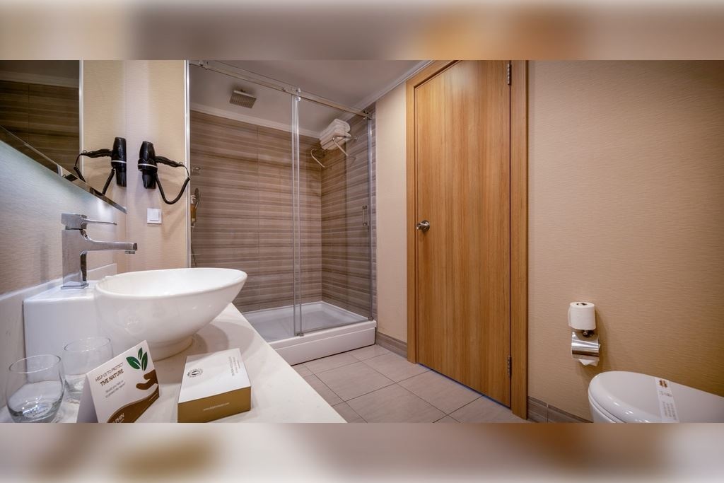 rooms-superior-room-land-side