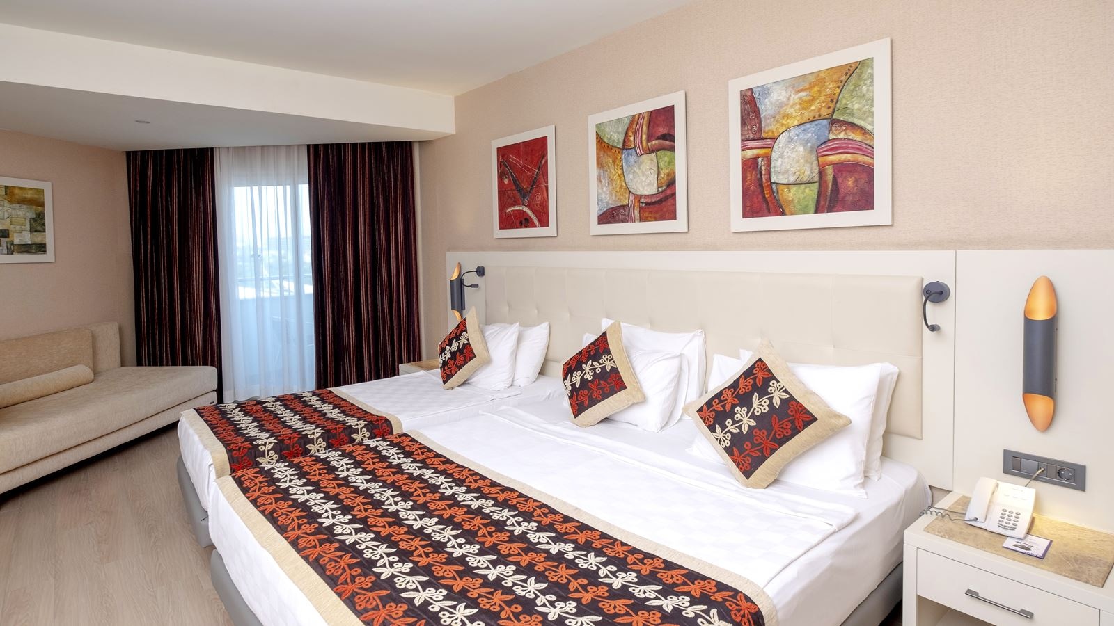 rooms-coral-room