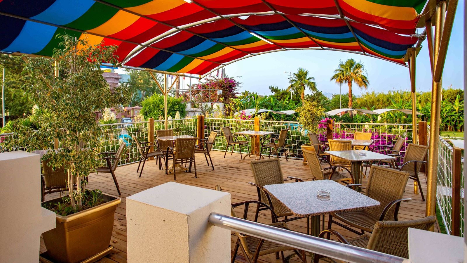 restaurants-lodos-lobby-bar