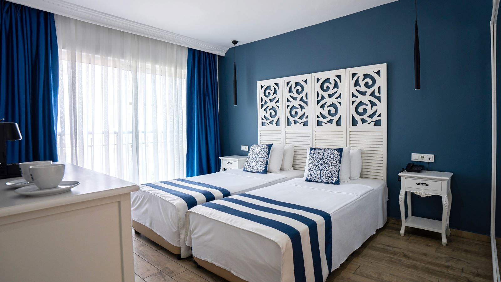 rooms-club-room