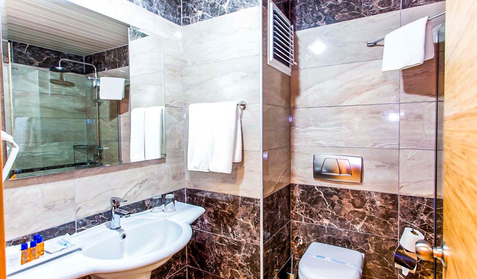 rooms-family-room-a