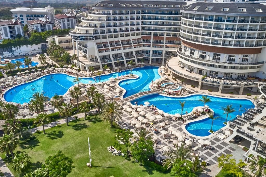 pools-outdoor-pool
