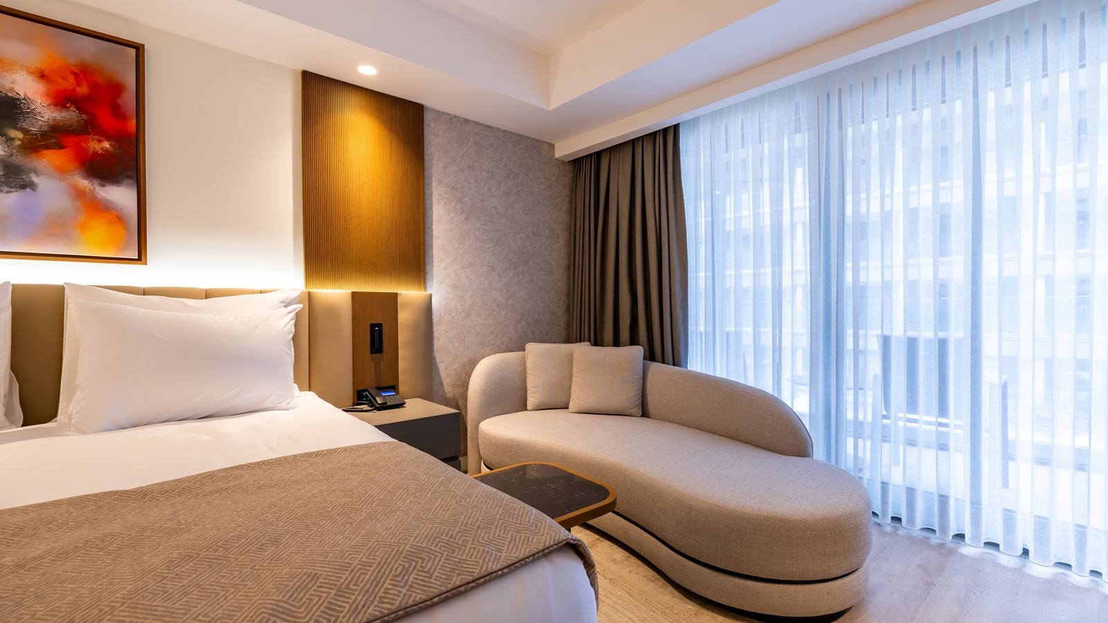 rooms-deluxe-room-landview