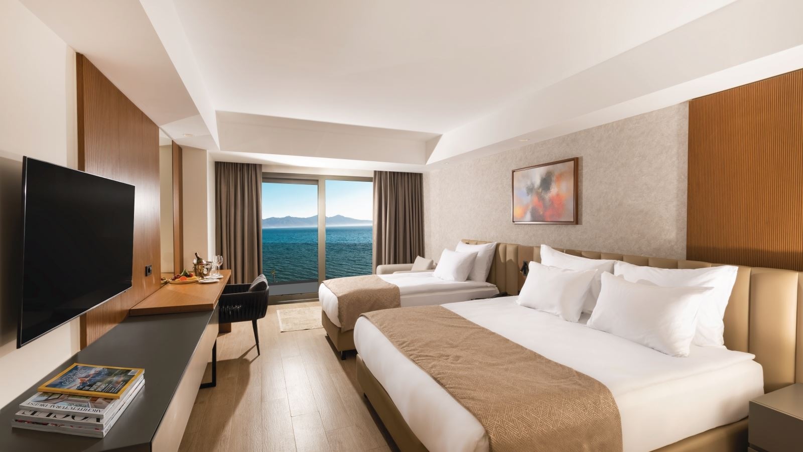 rooms-deluxe-room-side-seaview