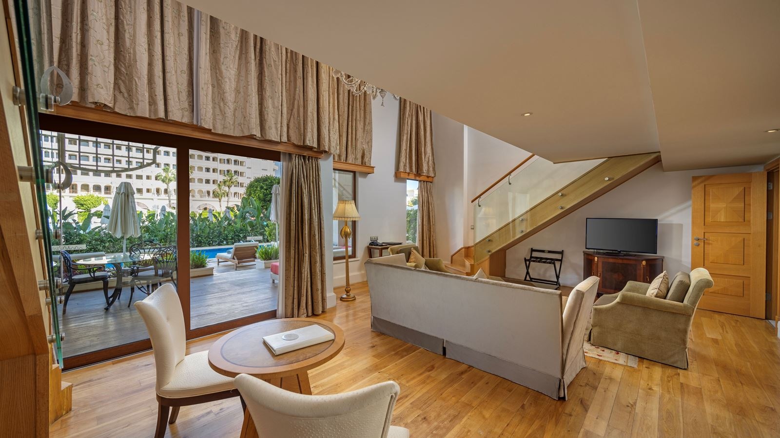 rooms-premium-pool-duplex-suite-swim-up