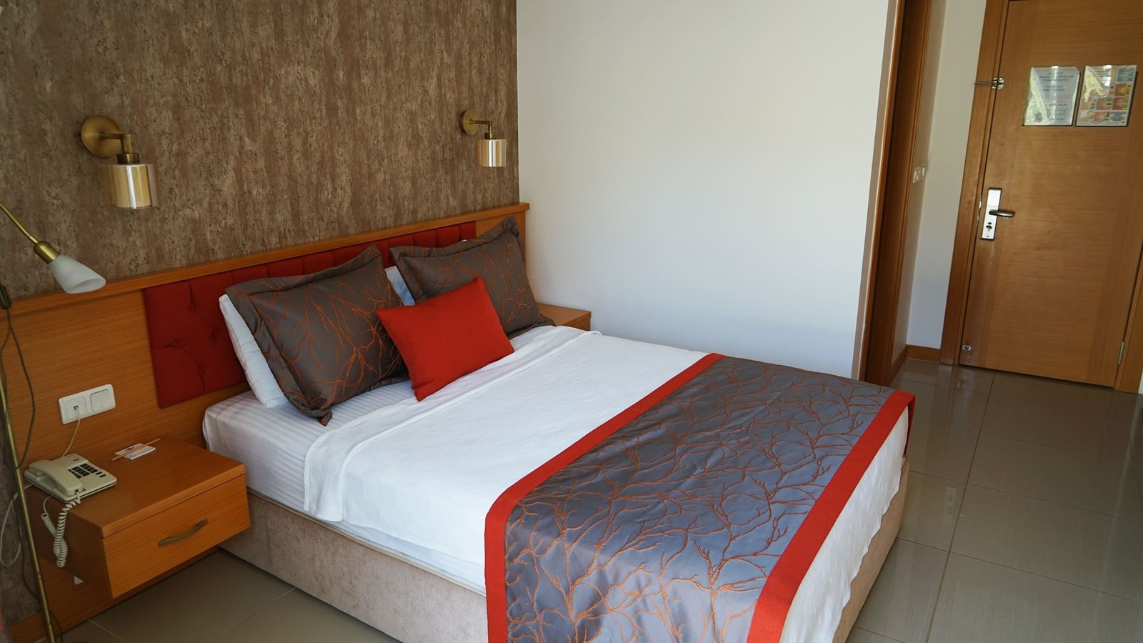 rooms-swim-up-room