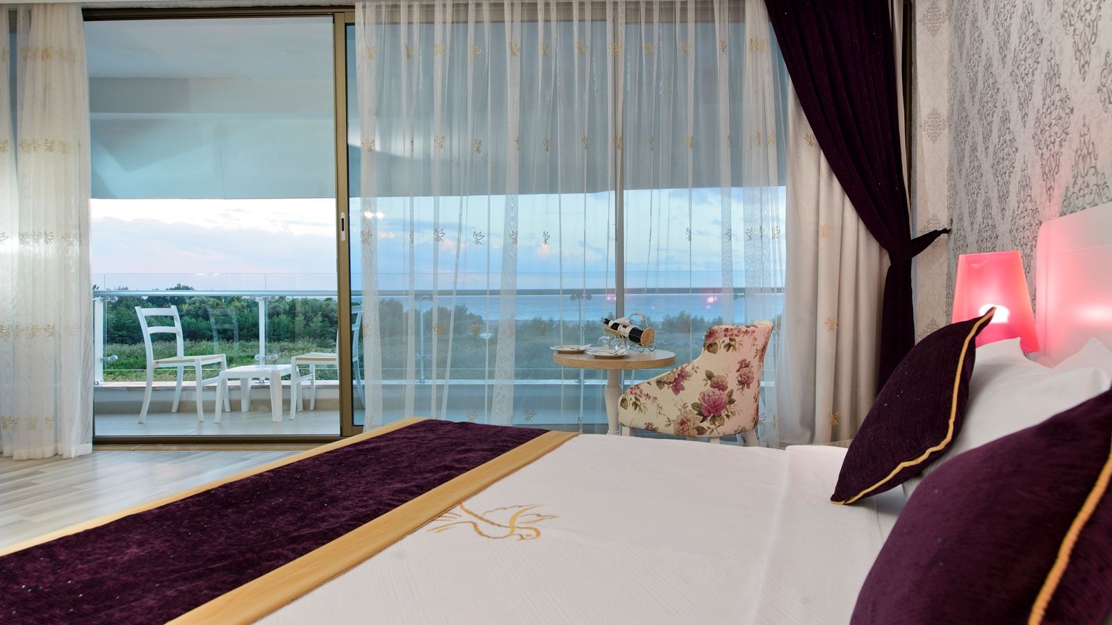 rooms-superior-room