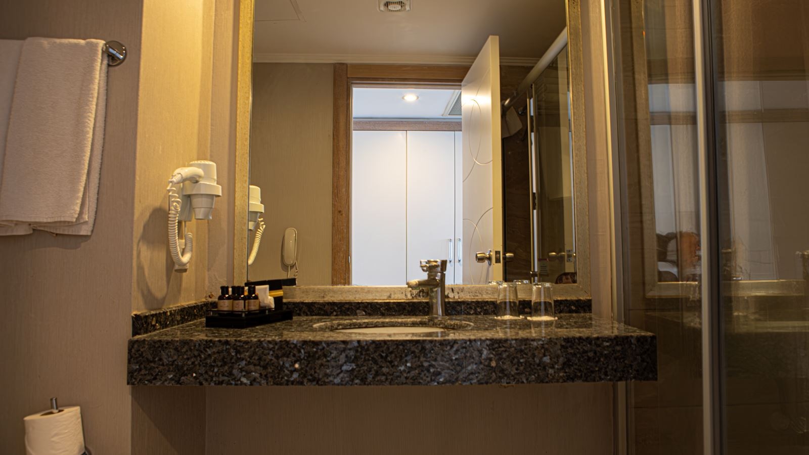 rooms-superior-room