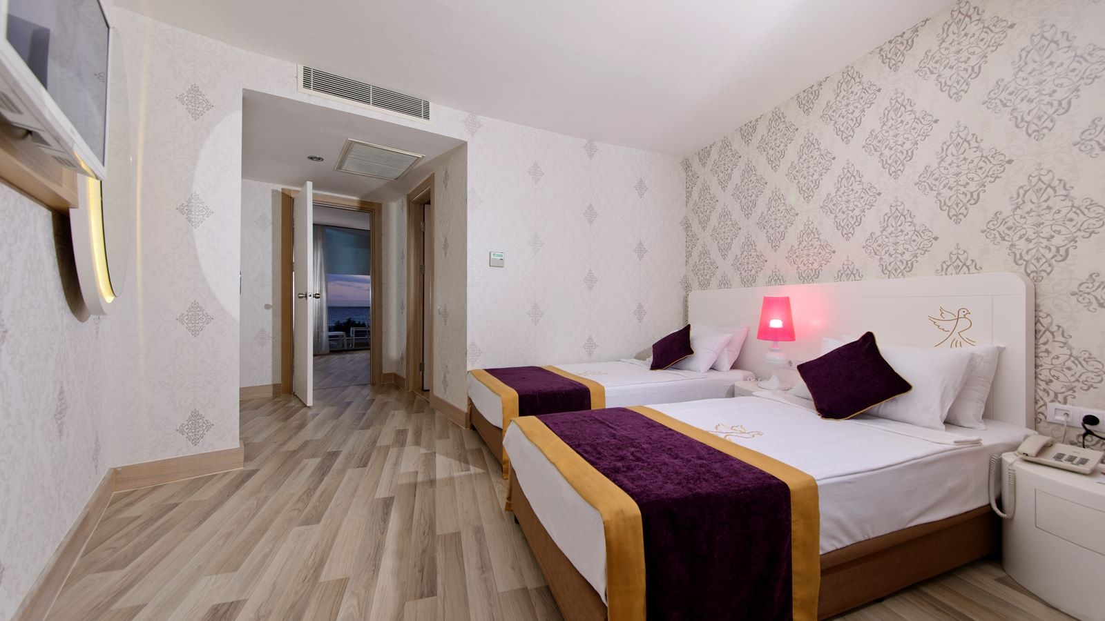 rooms-family-room-land-view