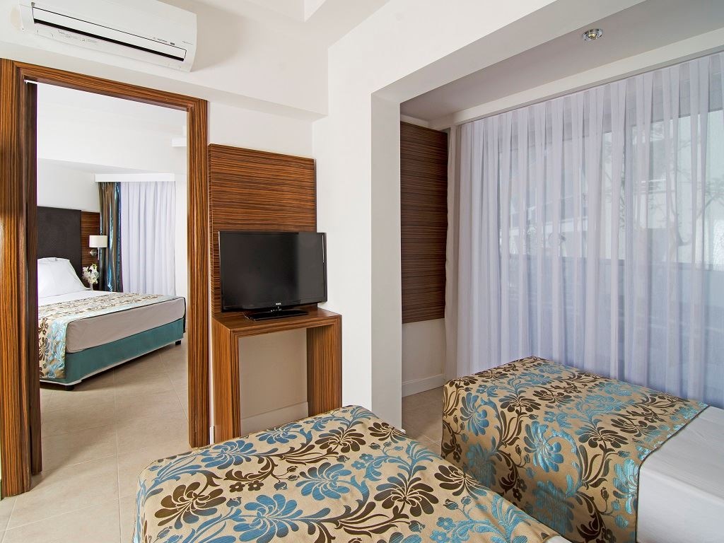 rooms-family-room