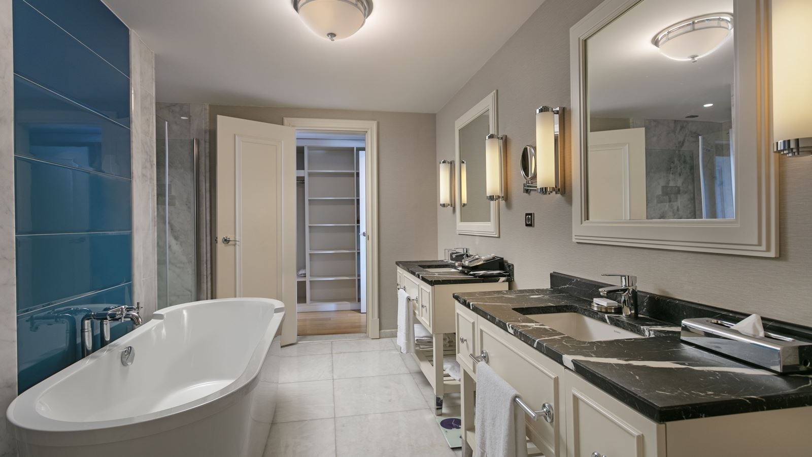 rooms-deluxe-room