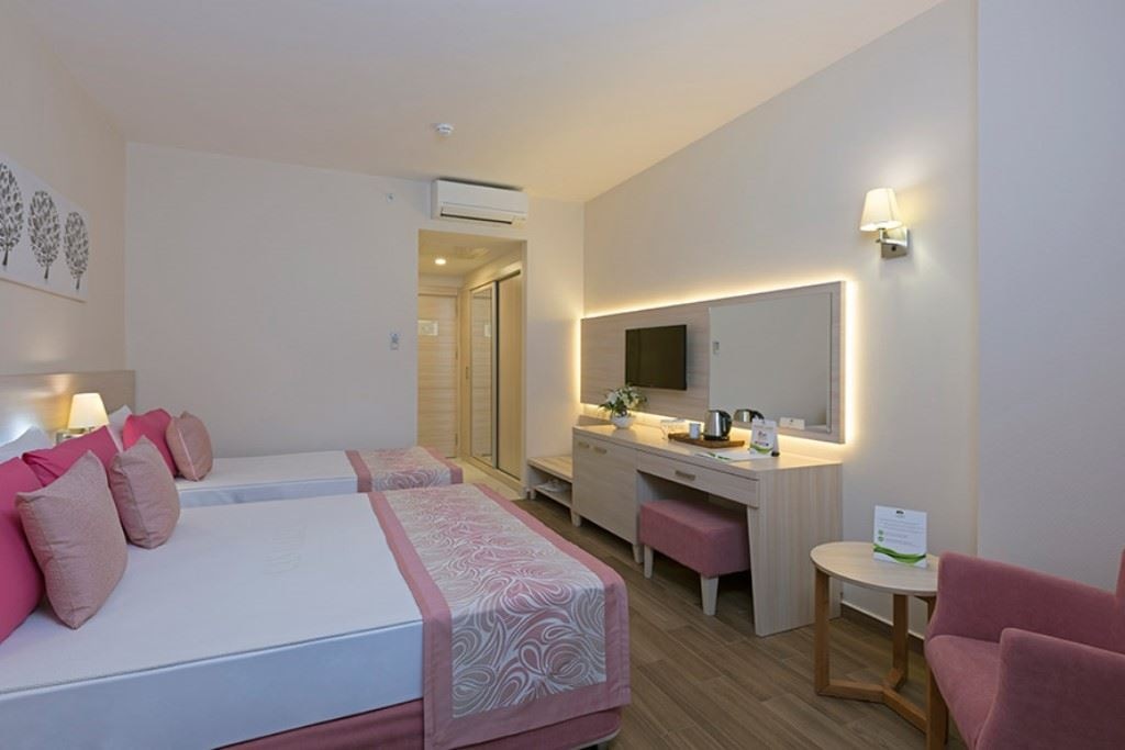 rooms-standart-room-pool-view