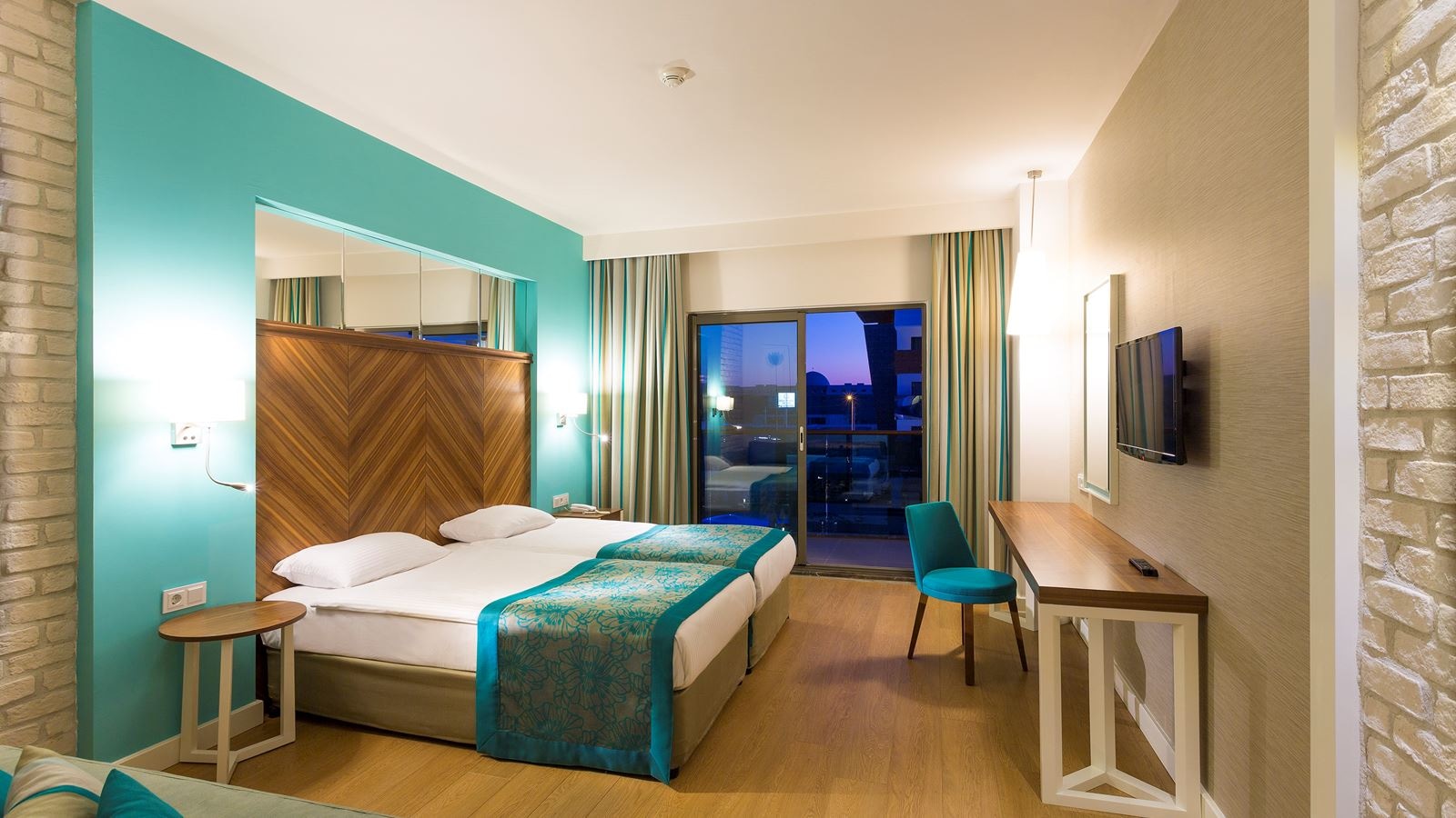 rooms-standart-room-pool-view
