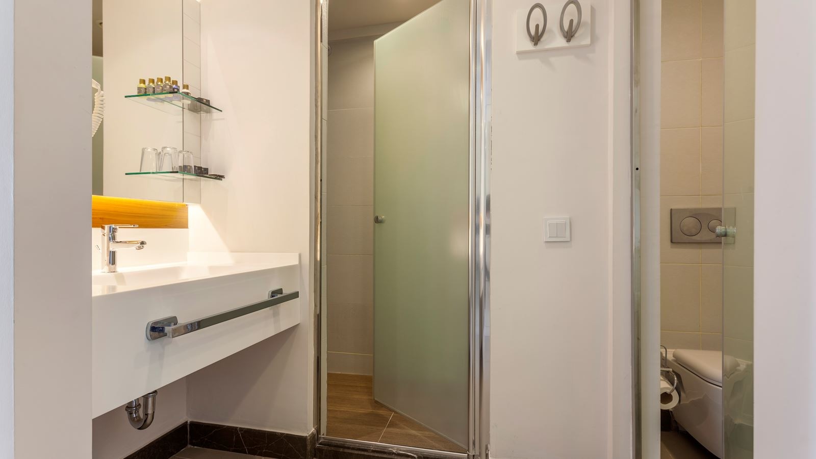 rooms-single-standart-room-side-sea-view-upper-floor